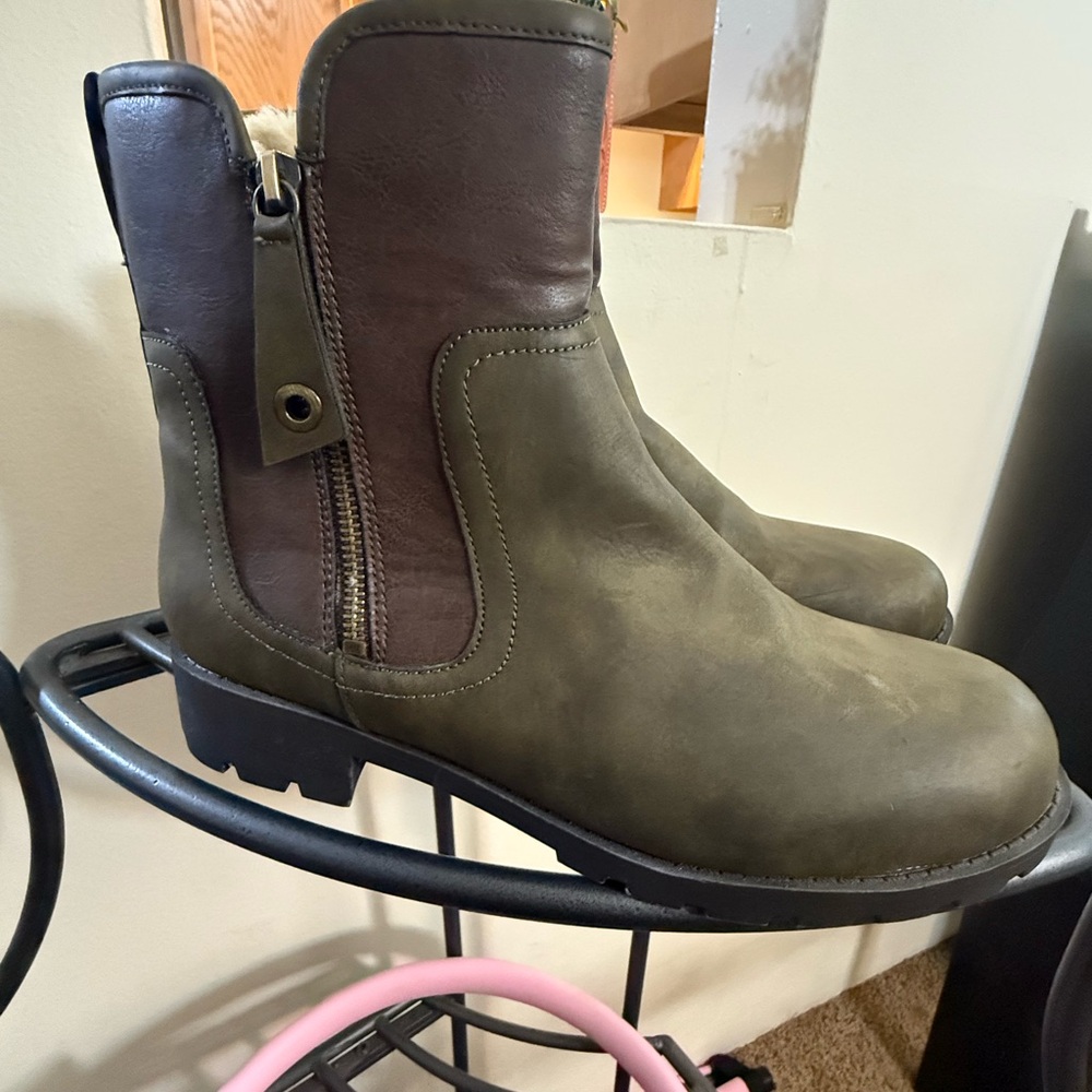 Olive and Brown Ankle Boots with‎ Zipper